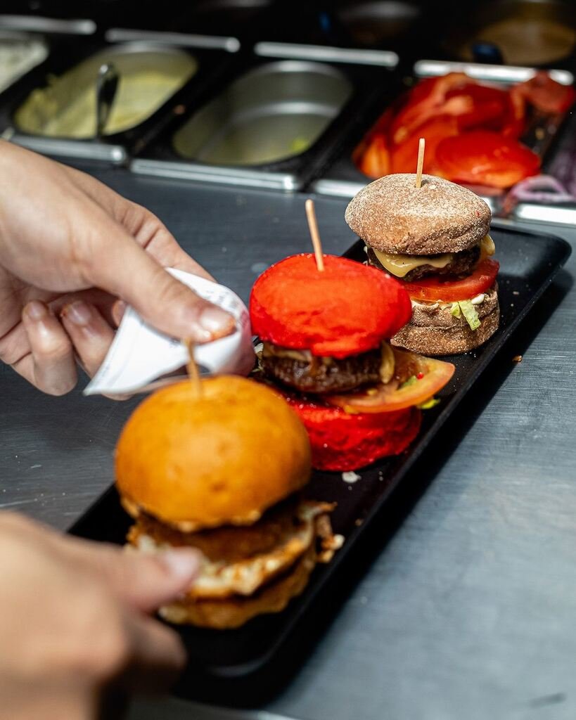 hambúrgueres da hamburgueria Mais Burguinho em Moema